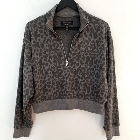 Victoria’s Secret Grey cropped sweatshirt top, 1/2 zip front, animal print Large - Picture 3 of 11